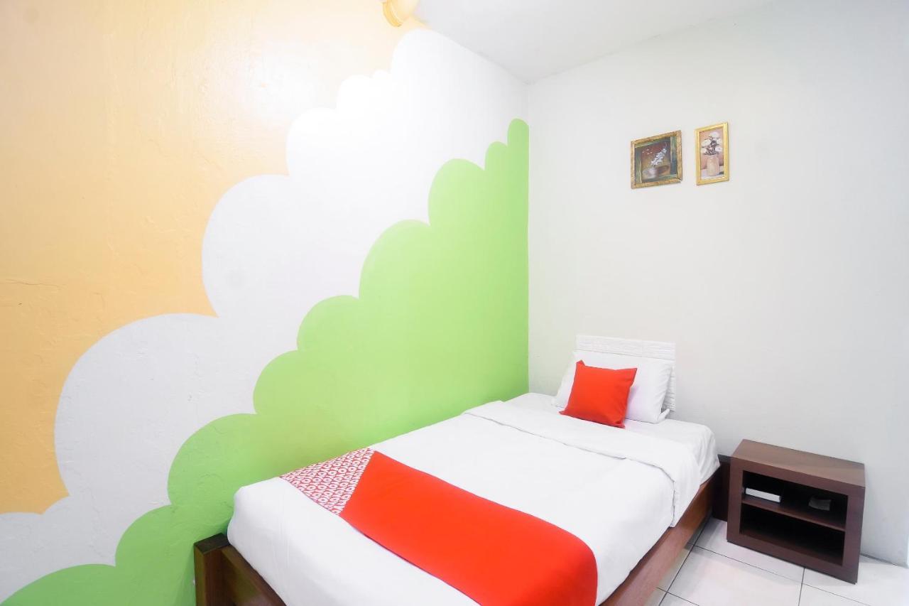 Oyo 44034 Furama Lodging House Kuching Exteriör bild