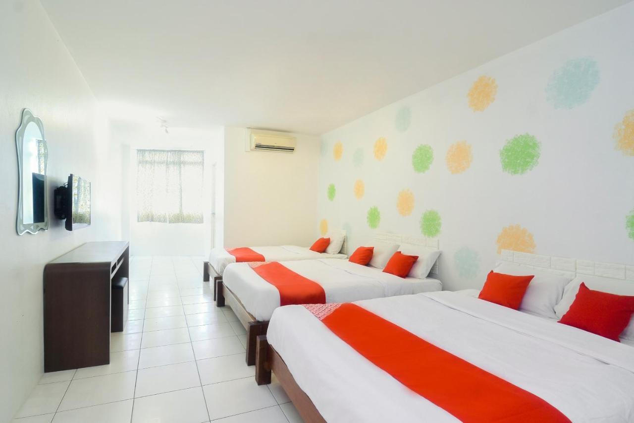 Oyo 44034 Furama Lodging House Kuching Exteriör bild