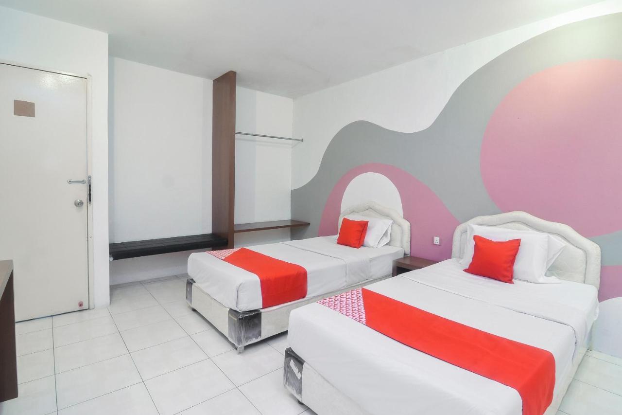 Oyo 44034 Furama Lodging House Kuching Exteriör bild