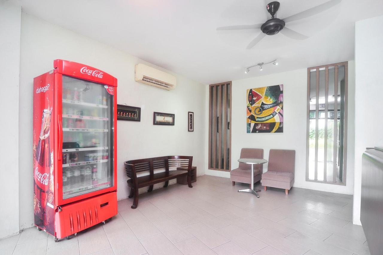 Oyo 44034 Furama Lodging House Kuching Exteriör bild