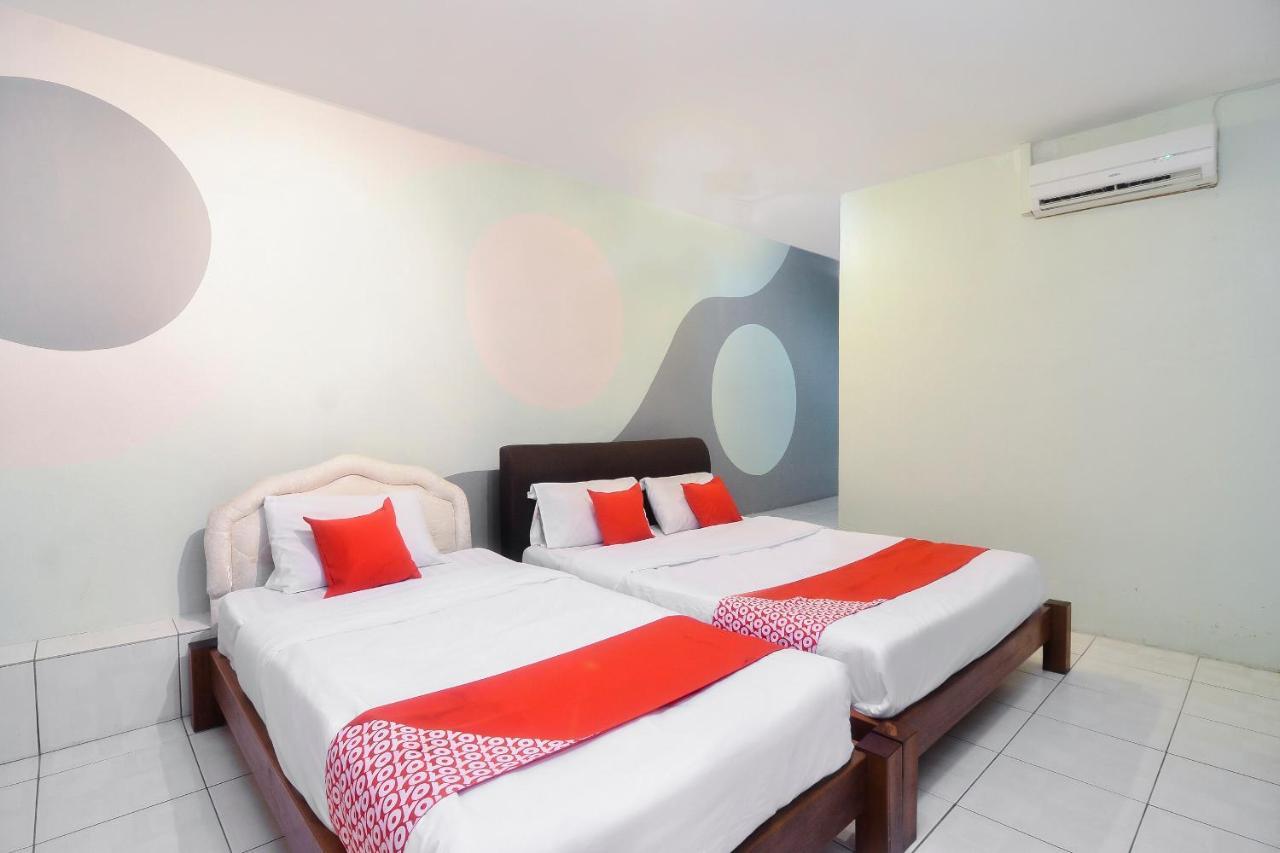 Oyo 44034 Furama Lodging House Kuching Exteriör bild