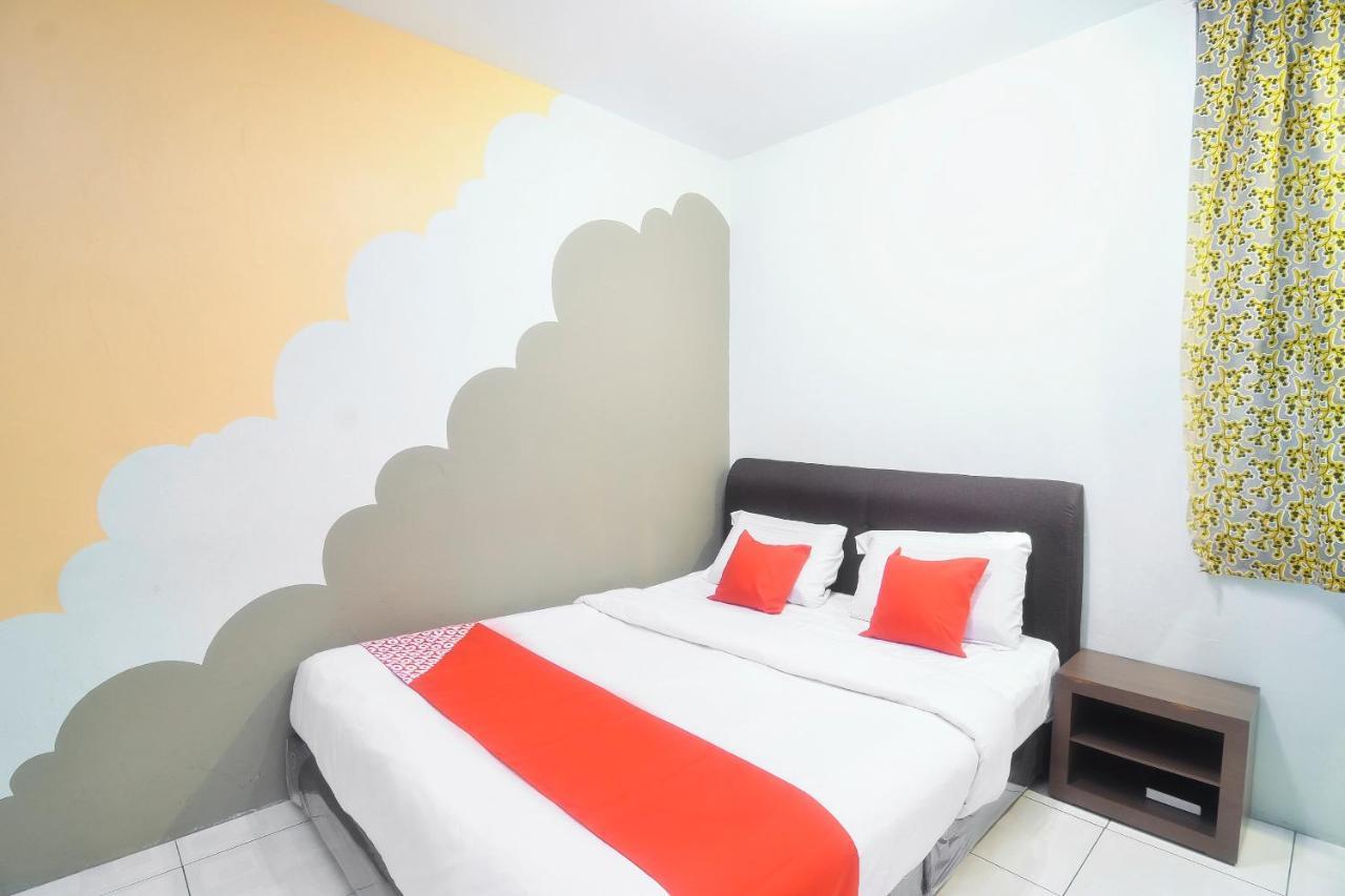 Oyo 44034 Furama Lodging House Kuching Exteriör bild