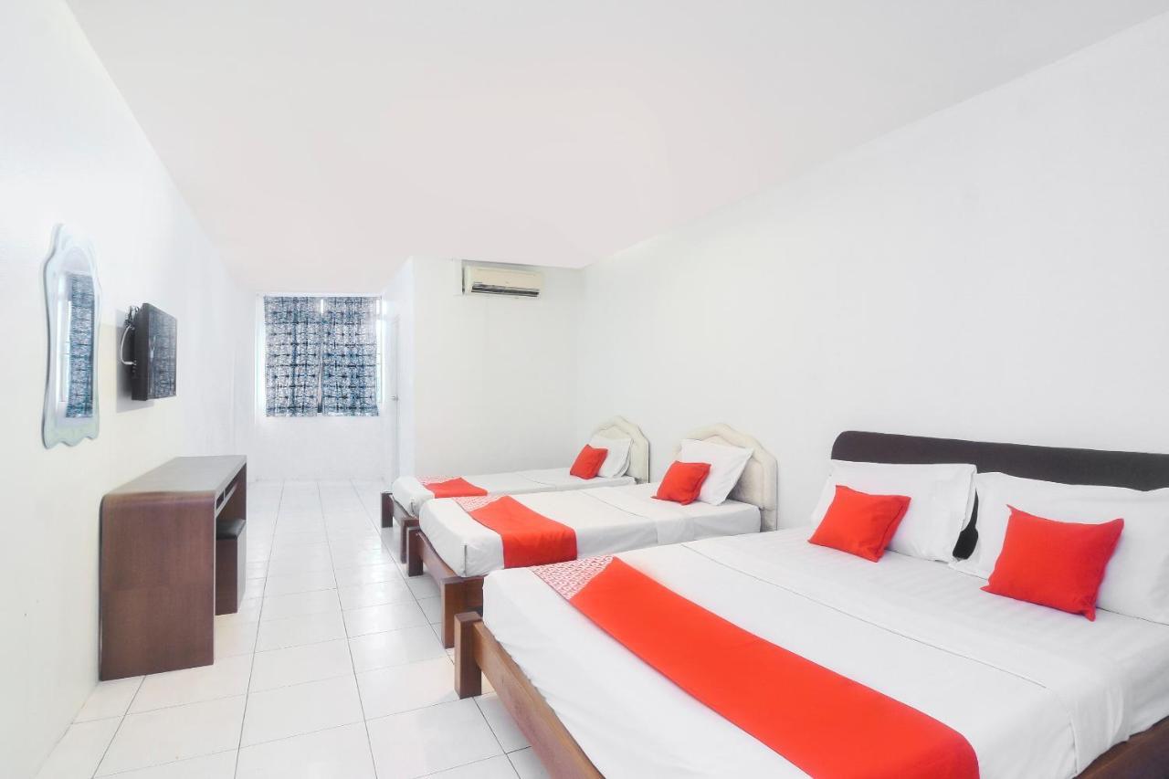 Oyo 44034 Furama Lodging House Kuching Exteriör bild