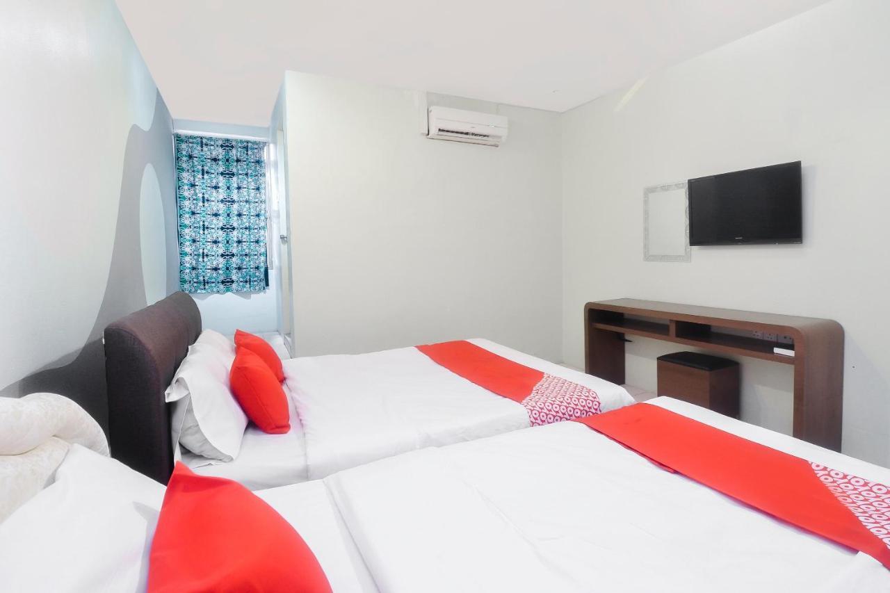 Oyo 44034 Furama Lodging House Kuching Exteriör bild