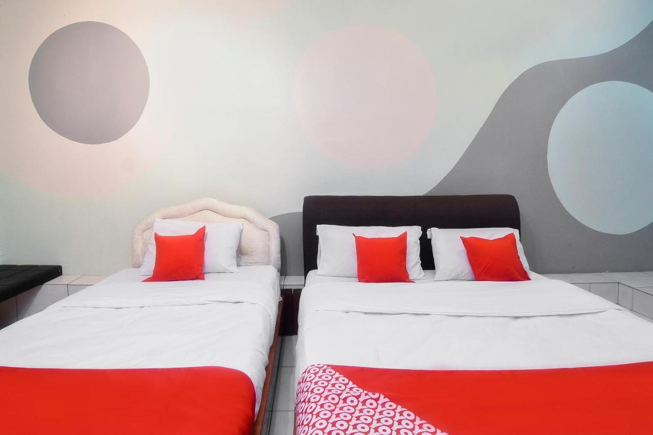 Oyo 44034 Furama Lodging House Kuching Exteriör bild