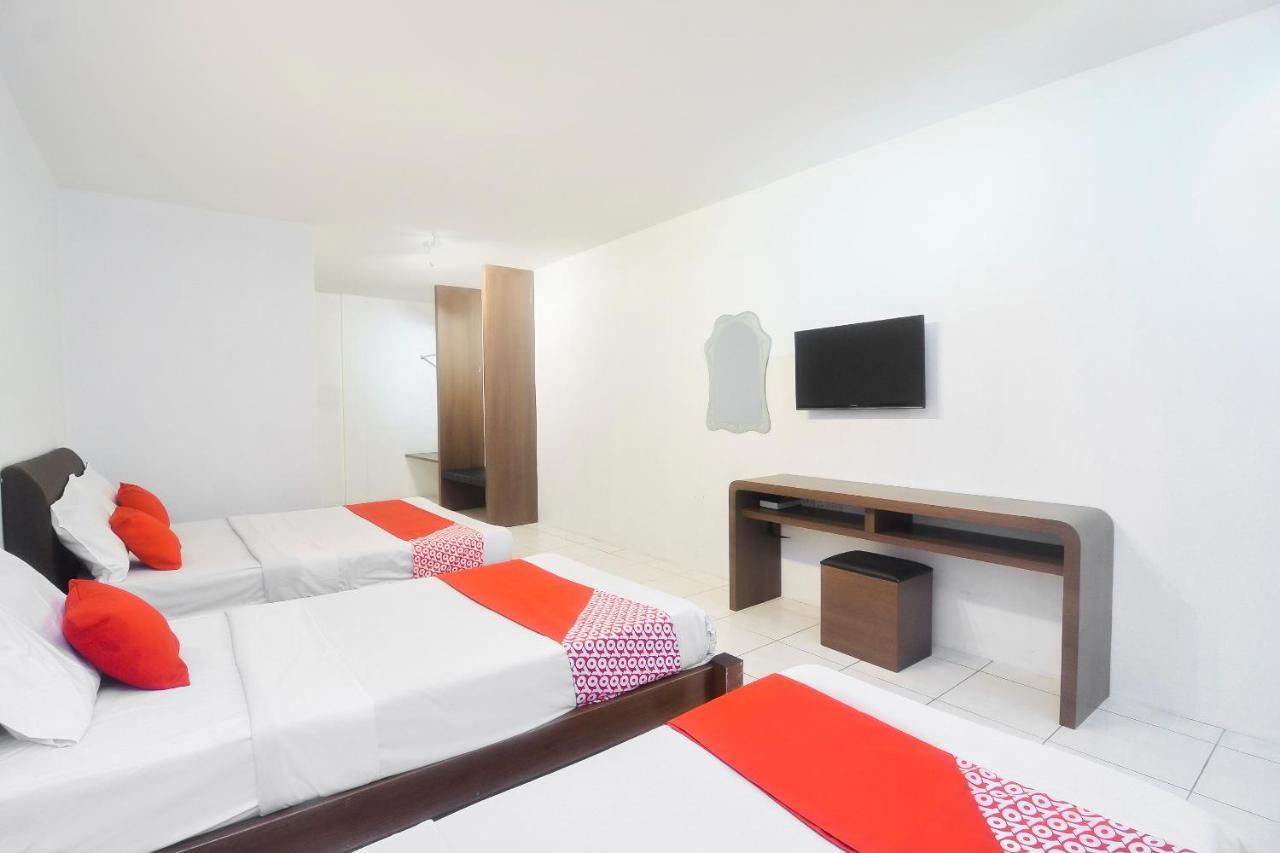 Oyo 44034 Furama Lodging House Kuching Exteriör bild