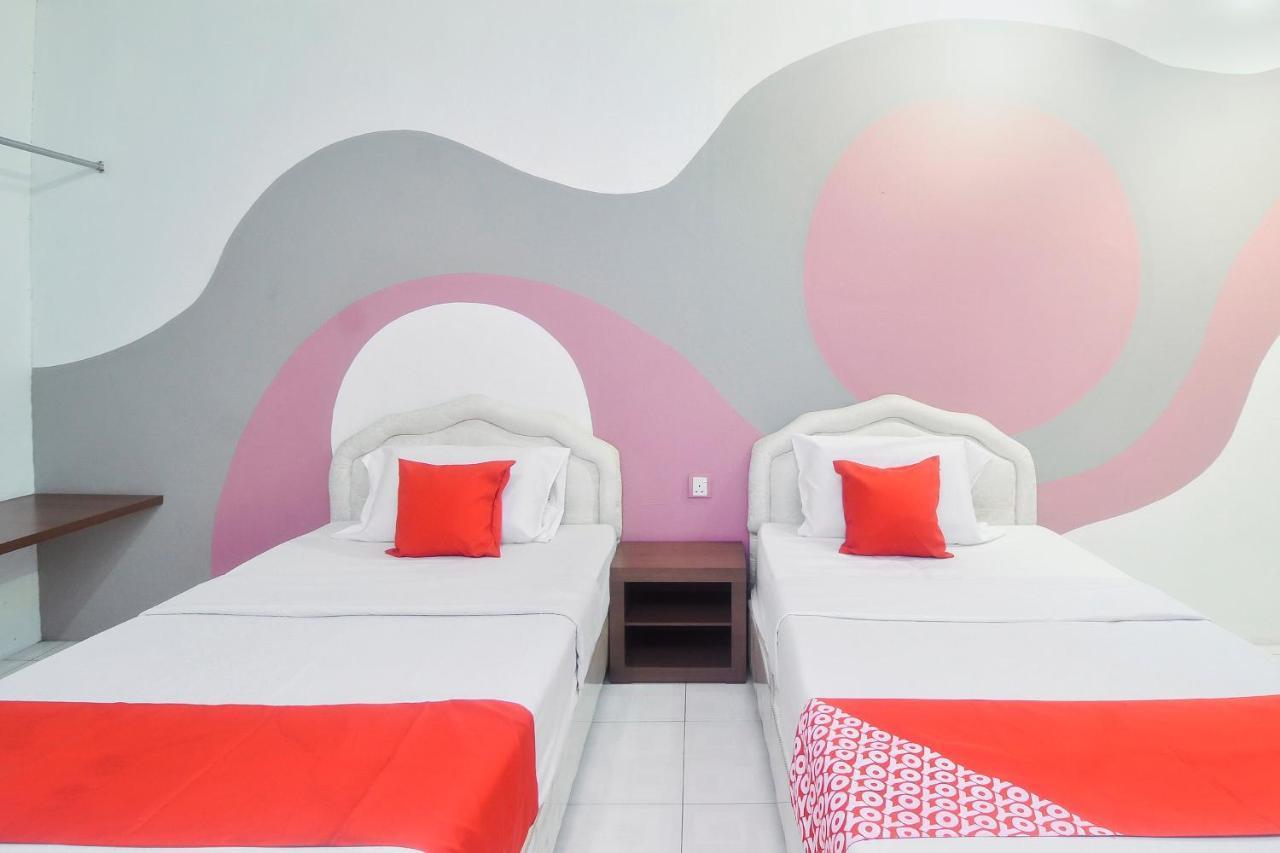 Oyo 44034 Furama Lodging House Kuching Exteriör bild