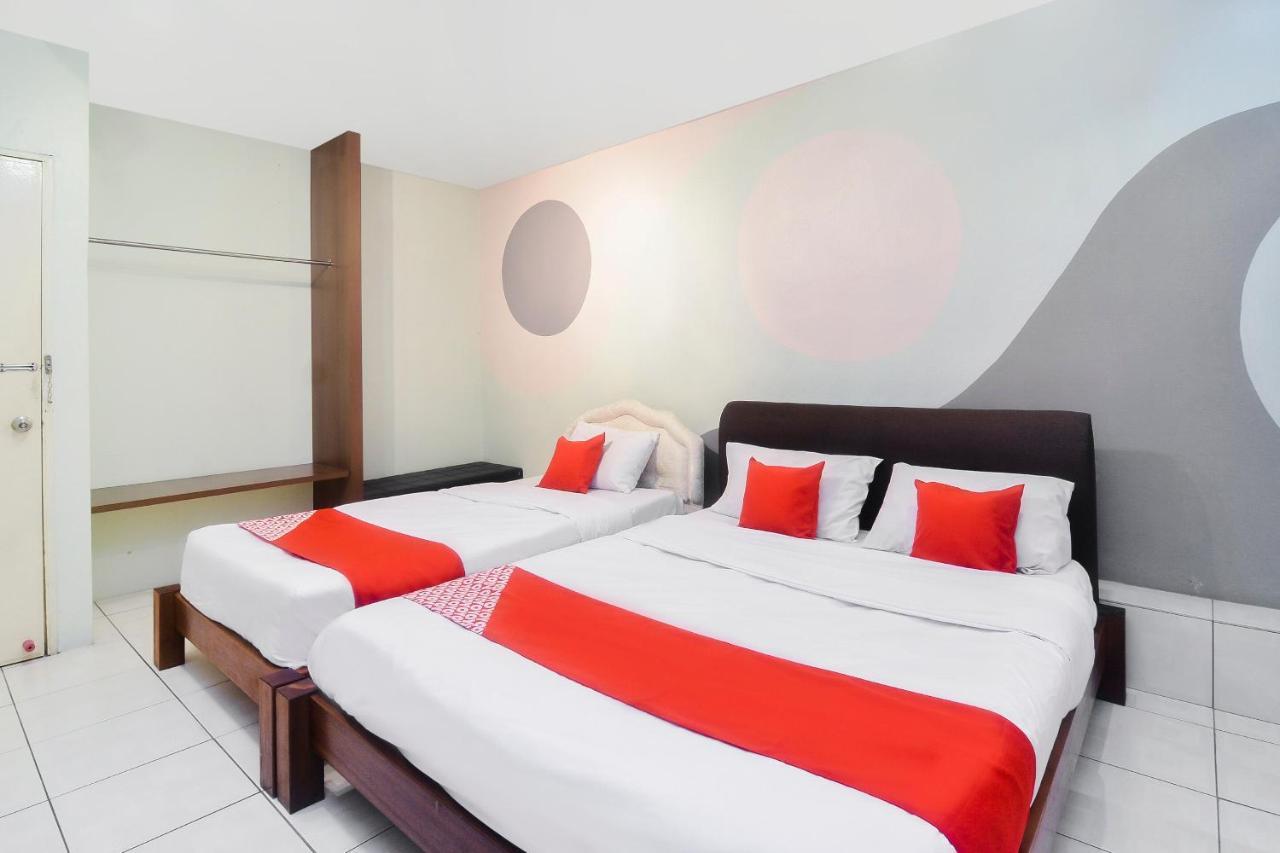 Oyo 44034 Furama Lodging House Kuching Exteriör bild