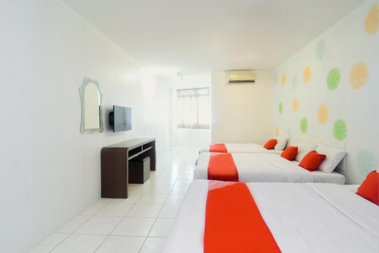 Oyo 44034 Furama Lodging House Kuching Exteriör bild