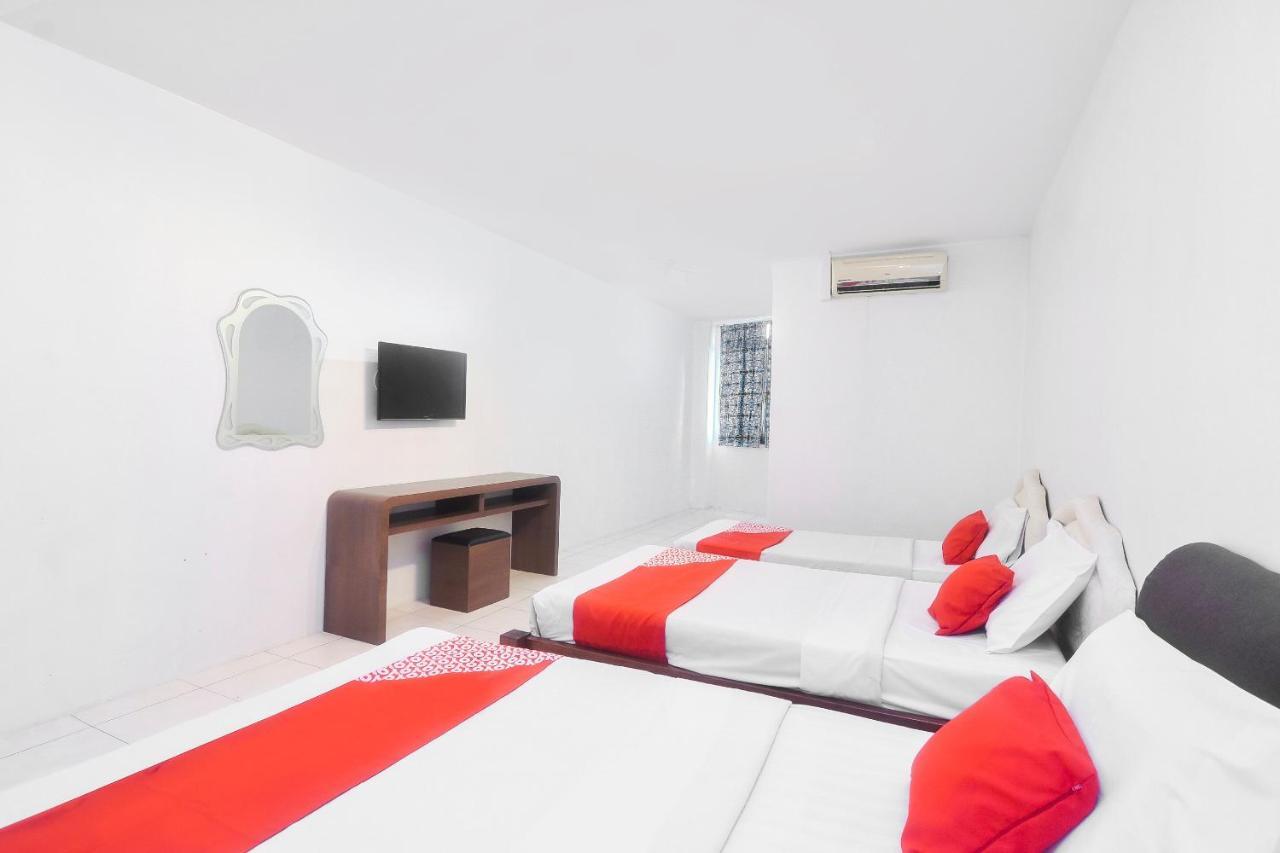 Oyo 44034 Furama Lodging House Kuching Exteriör bild
