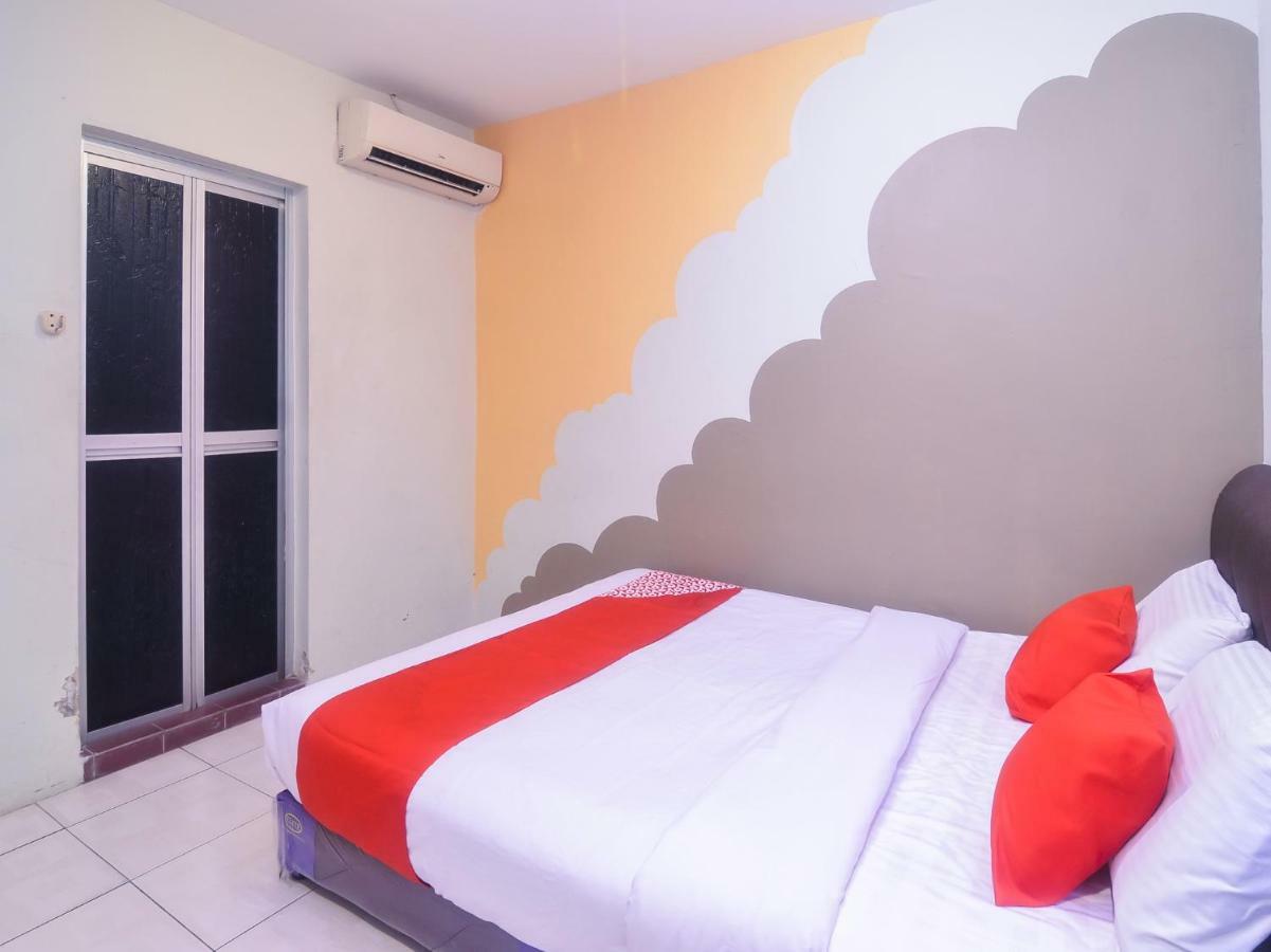 Oyo 44034 Furama Lodging House Kuching Exteriör bild