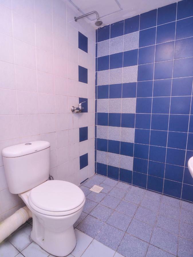Oyo 44034 Furama Lodging House Kuching Exteriör bild