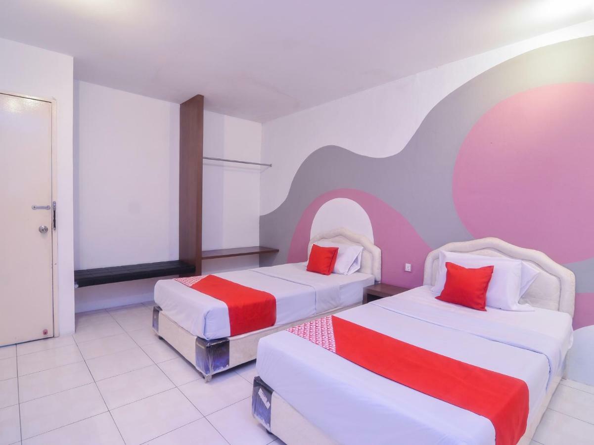 Oyo 44034 Furama Lodging House Kuching Exteriör bild