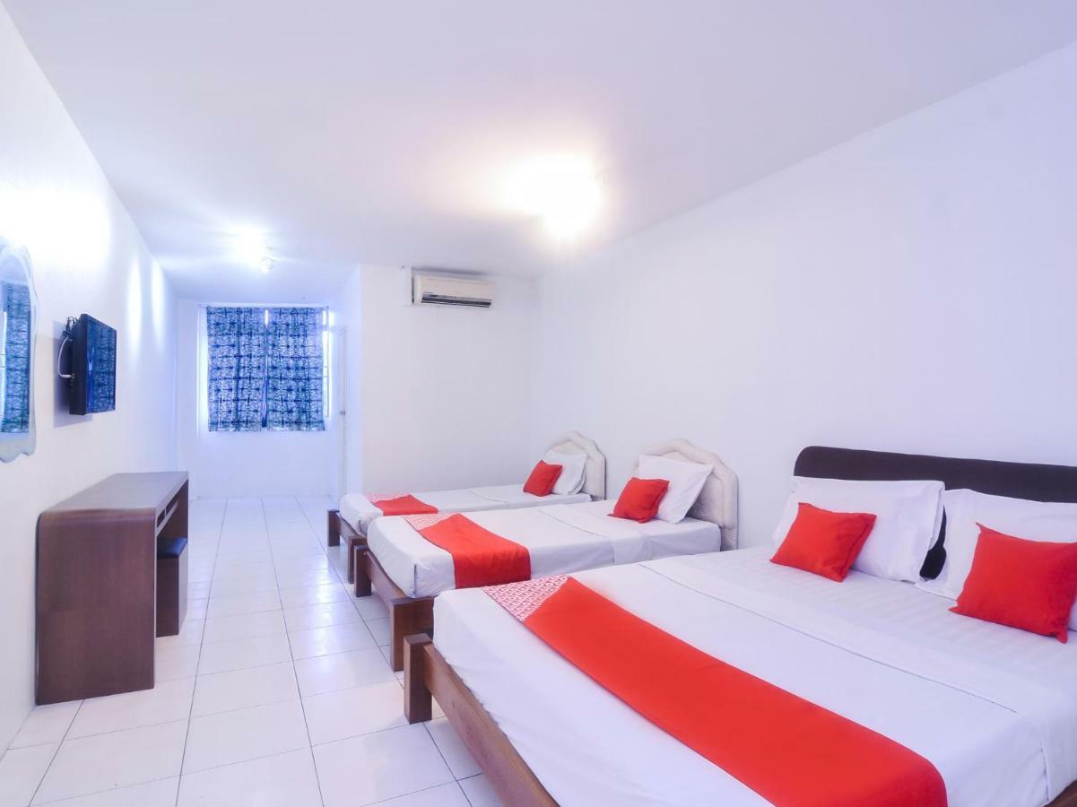 Oyo 44034 Furama Lodging House Kuching Exteriör bild