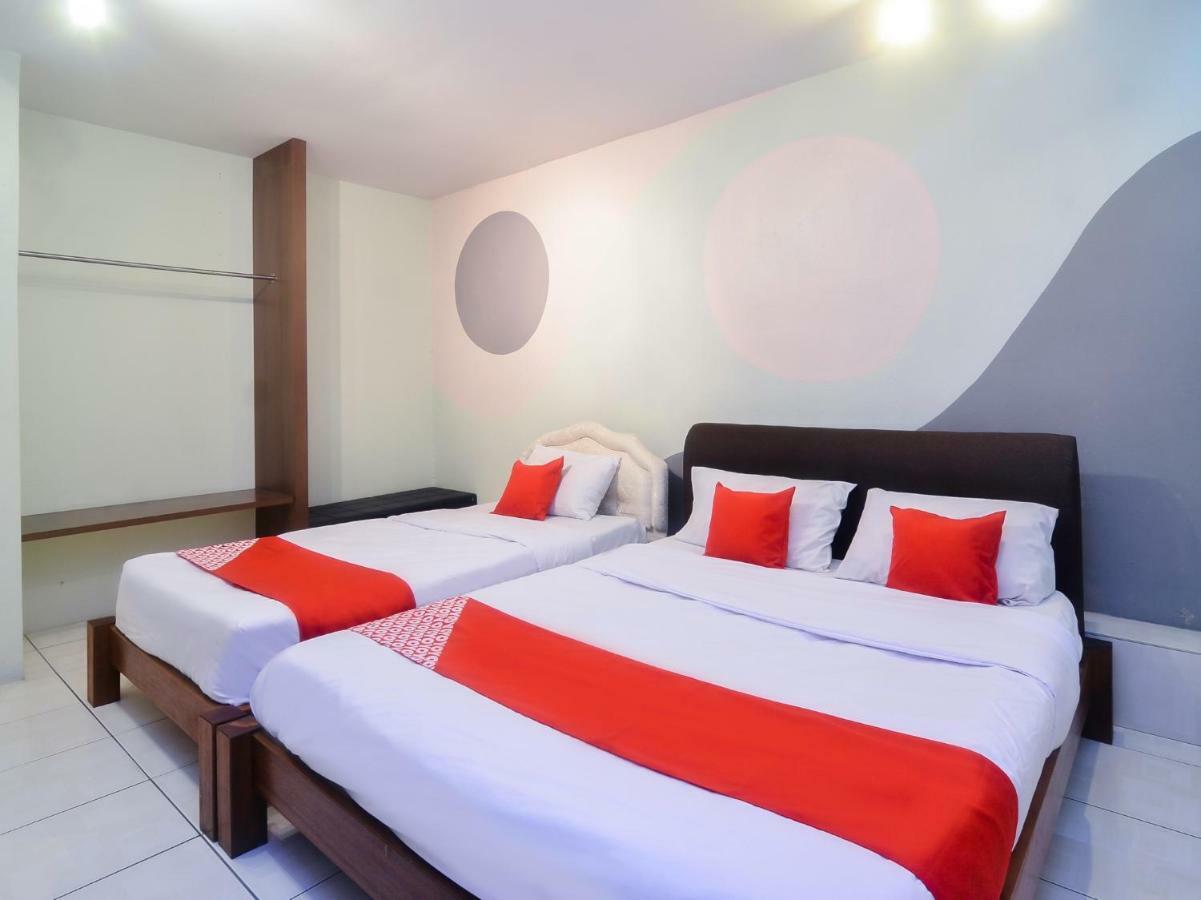 Oyo 44034 Furama Lodging House Kuching Exteriör bild
