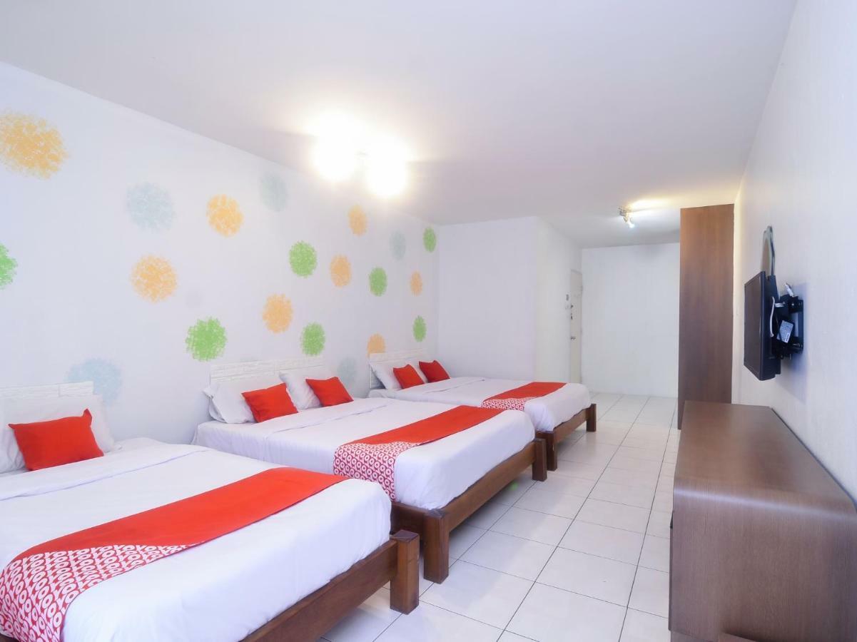Oyo 44034 Furama Lodging House Kuching Exteriör bild