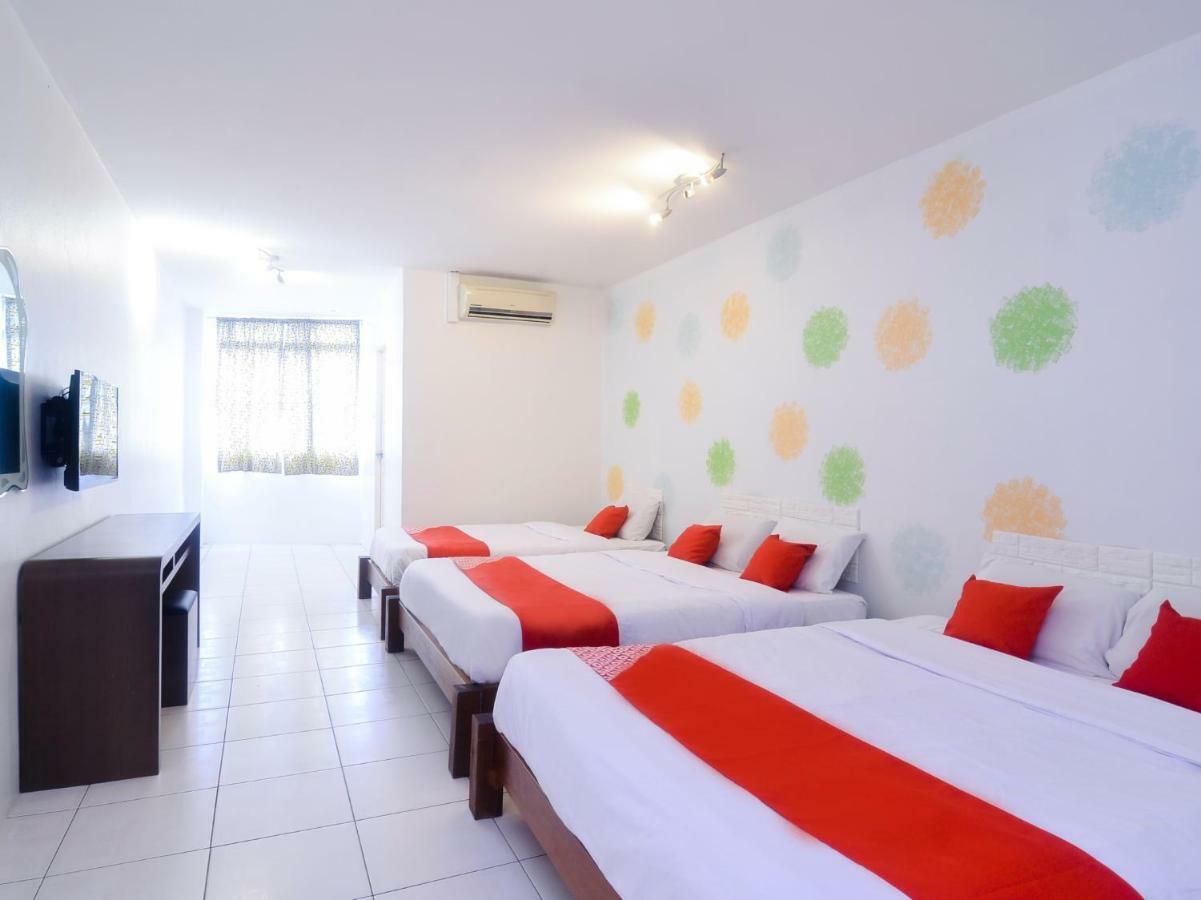 Oyo 44034 Furama Lodging House Kuching Exteriör bild