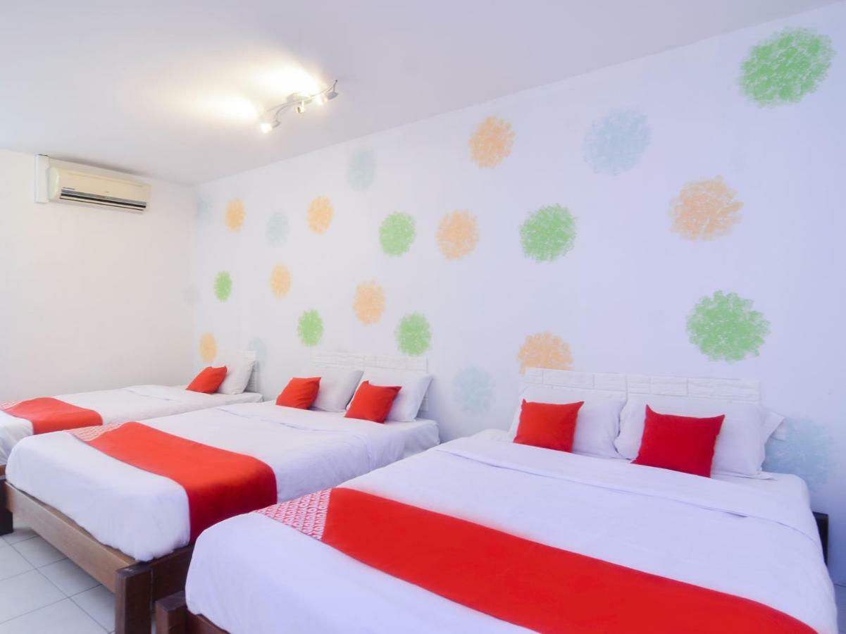 Oyo 44034 Furama Lodging House Kuching Exteriör bild