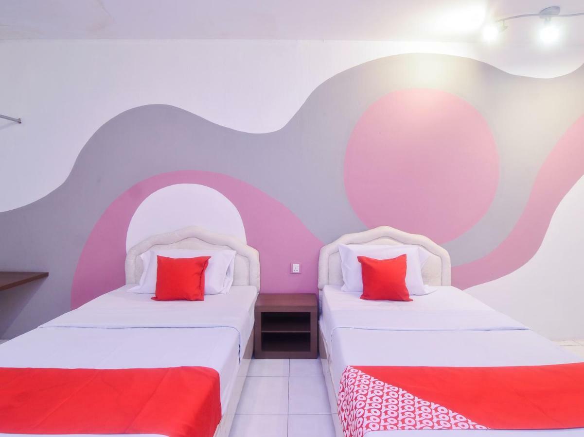 Oyo 44034 Furama Lodging House Kuching Exteriör bild