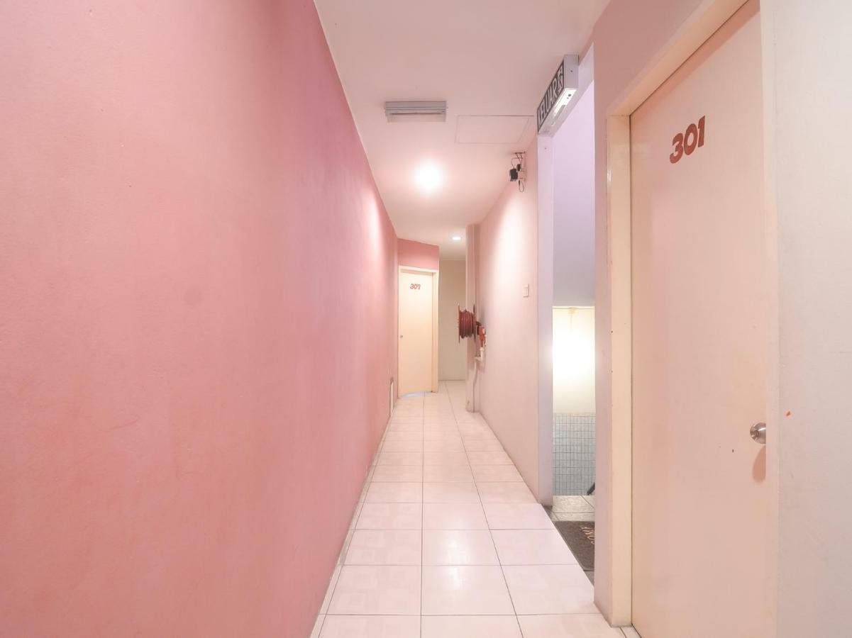 Oyo 44034 Furama Lodging House Kuching Exteriör bild