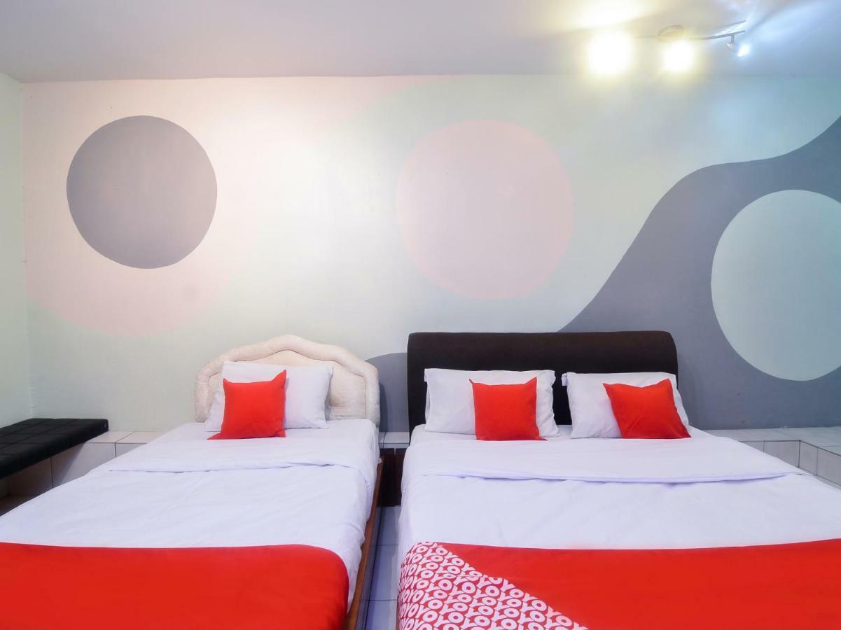 Oyo 44034 Furama Lodging House Kuching Exteriör bild