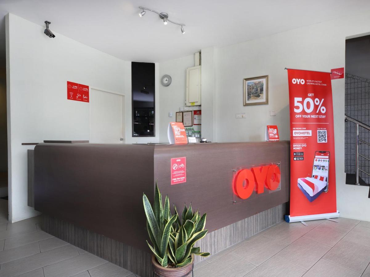 Oyo 44034 Furama Lodging House Kuching Exteriör bild